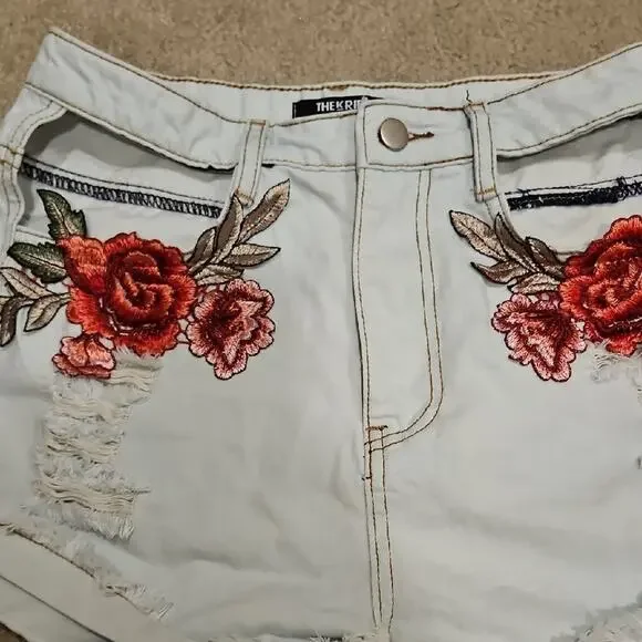 The Kript Embroidered Denim Shorts – Floral Cut-Out, Small - Picture 5 of 6